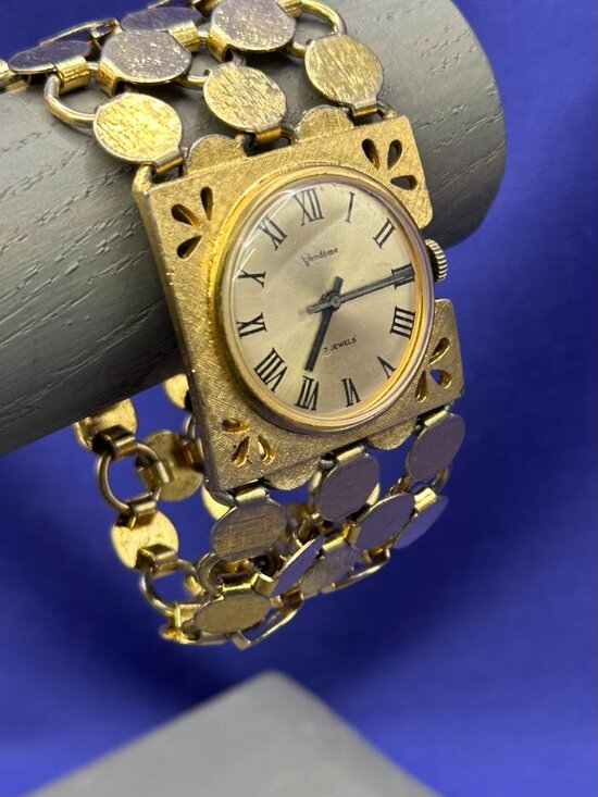 VTG Vendome Analog Watch 7-Jewel Wind-Up main image 10
